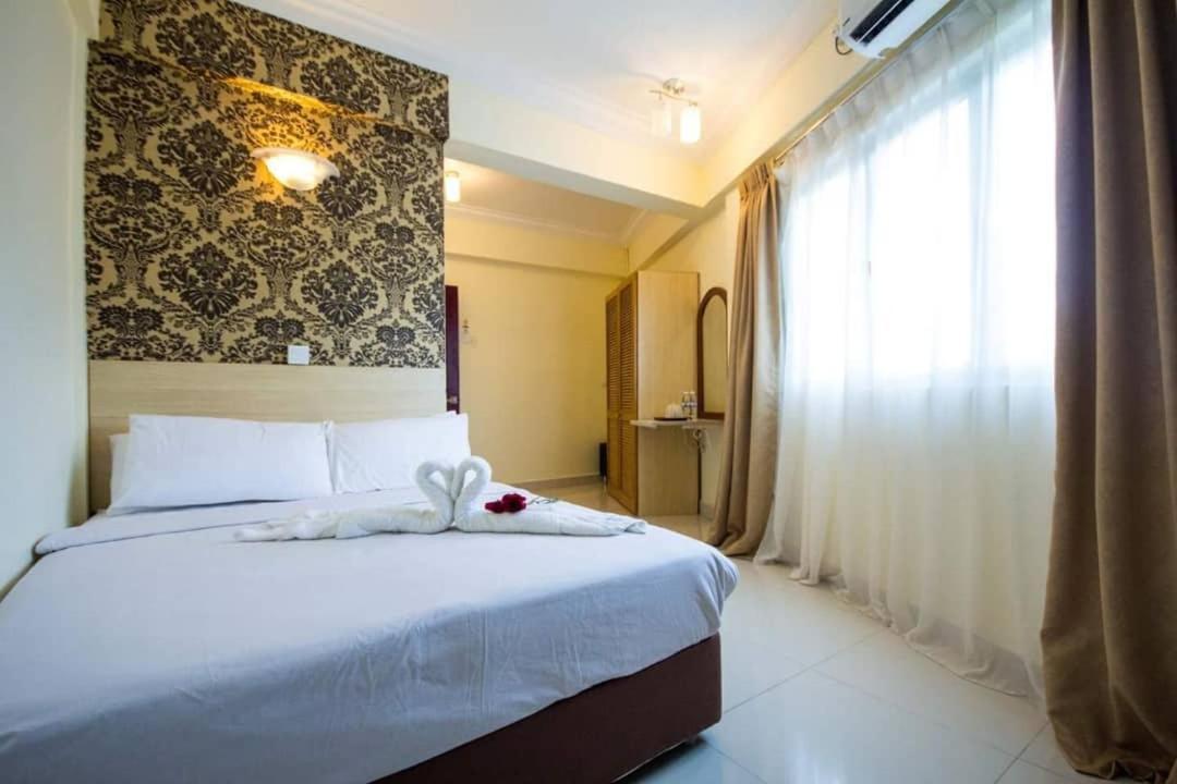 Hotel Sea Princess Телук-Баханг Экстерьер фото